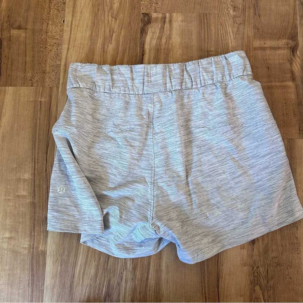 Lululemon Athletica Light Gray Athletic Shorts On The Fly - Picture 4 of 4